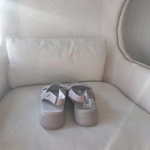 NEW Bzees Women's Dream Sandal 9 size